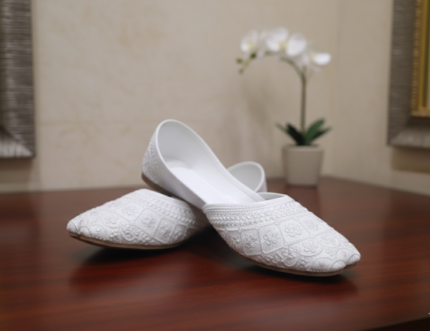 White Embroidery Khussa