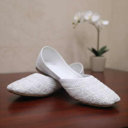 White Embroidery Khussa