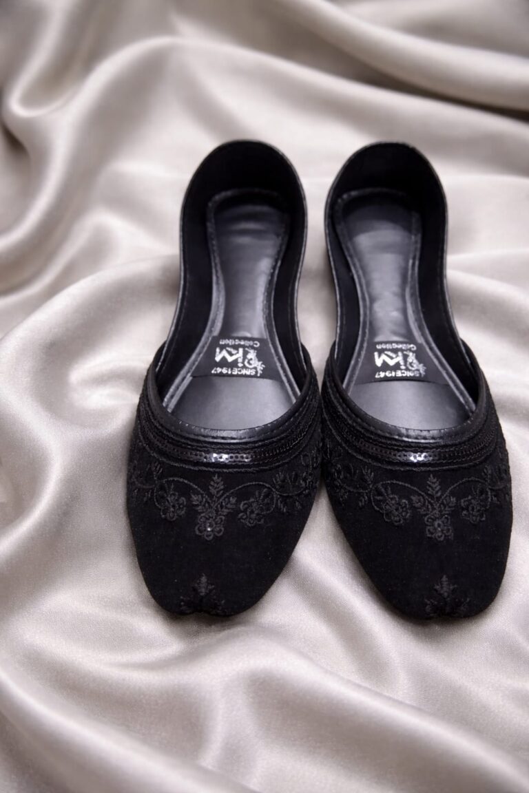 Handmade black Embroidery Khussa
